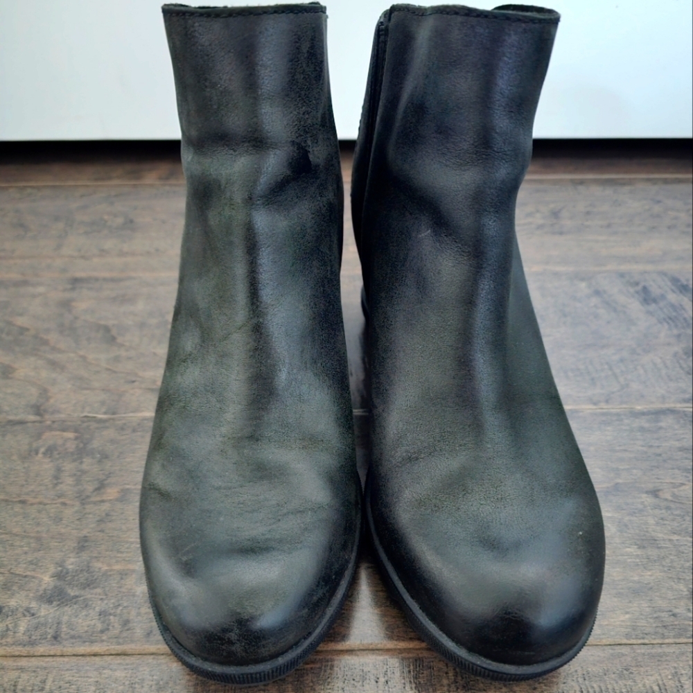 Sorel Black Evie II Soft Leather Women's Zip Bootie sz 9